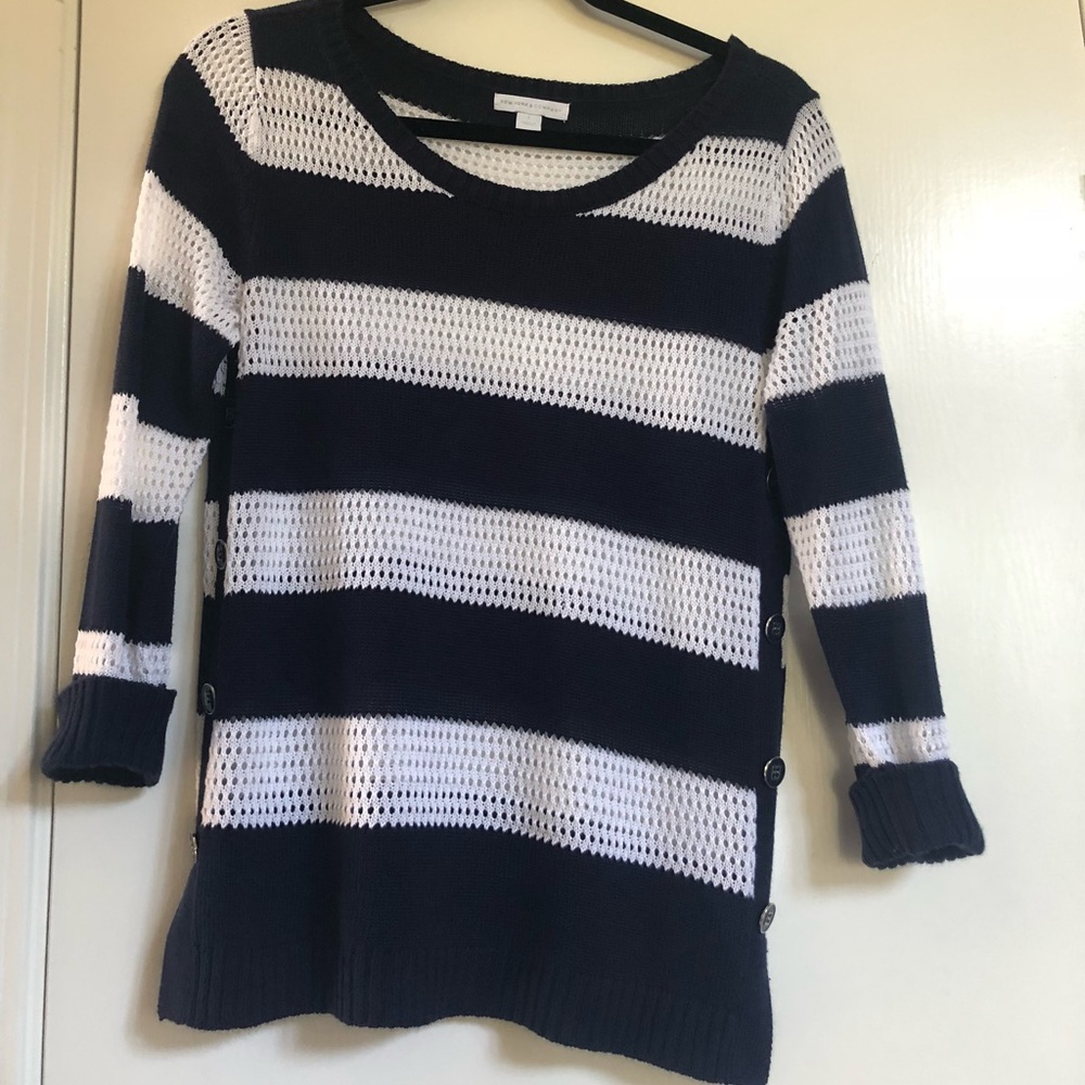 New York & Company sweatshirt